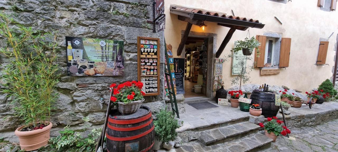 Apartment In The Smallest Town In The World Hum المظهر الخارجي الصورة