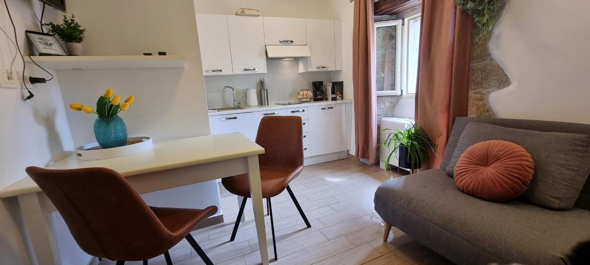 Apartment In The Smallest Town In The World Hum المظهر الخارجي الصورة