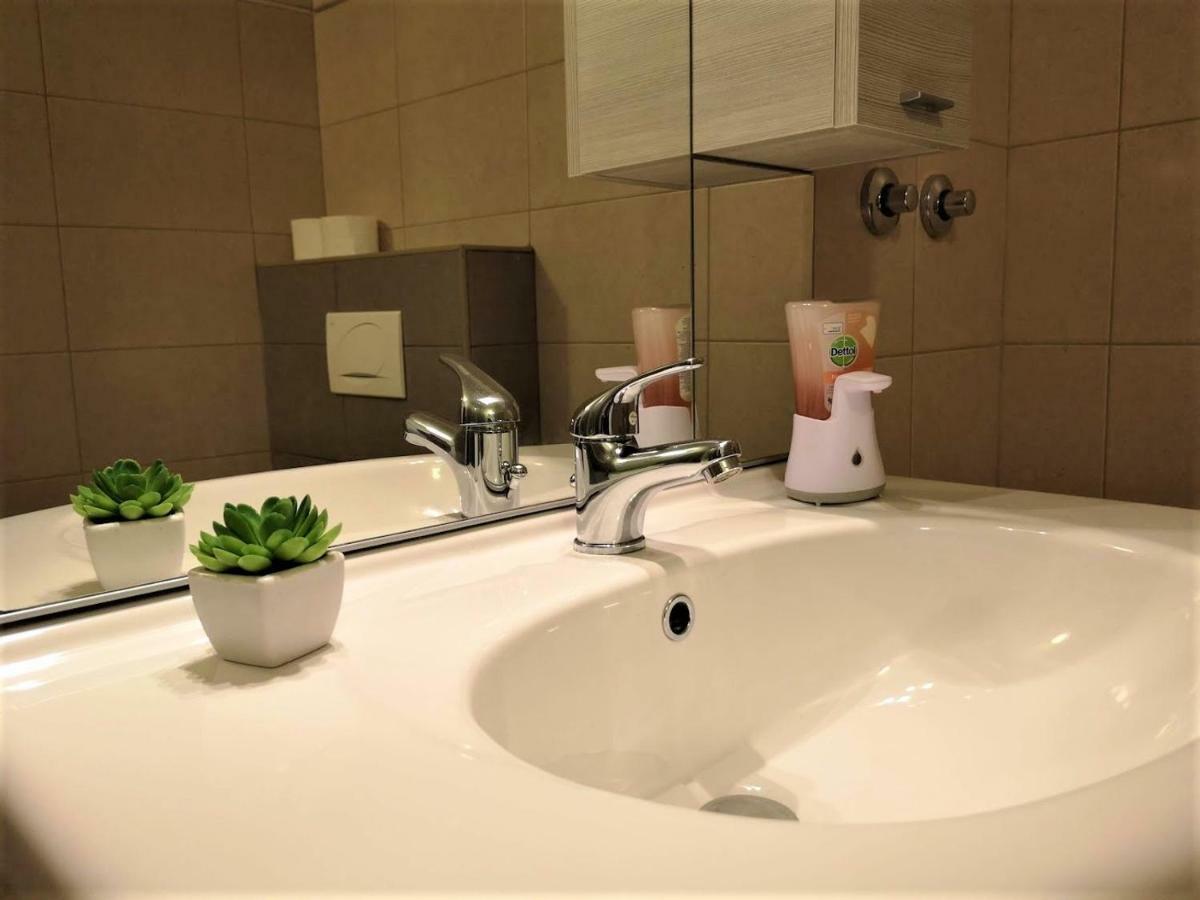 Apartment In The Smallest Town In The World Hum المظهر الخارجي الصورة